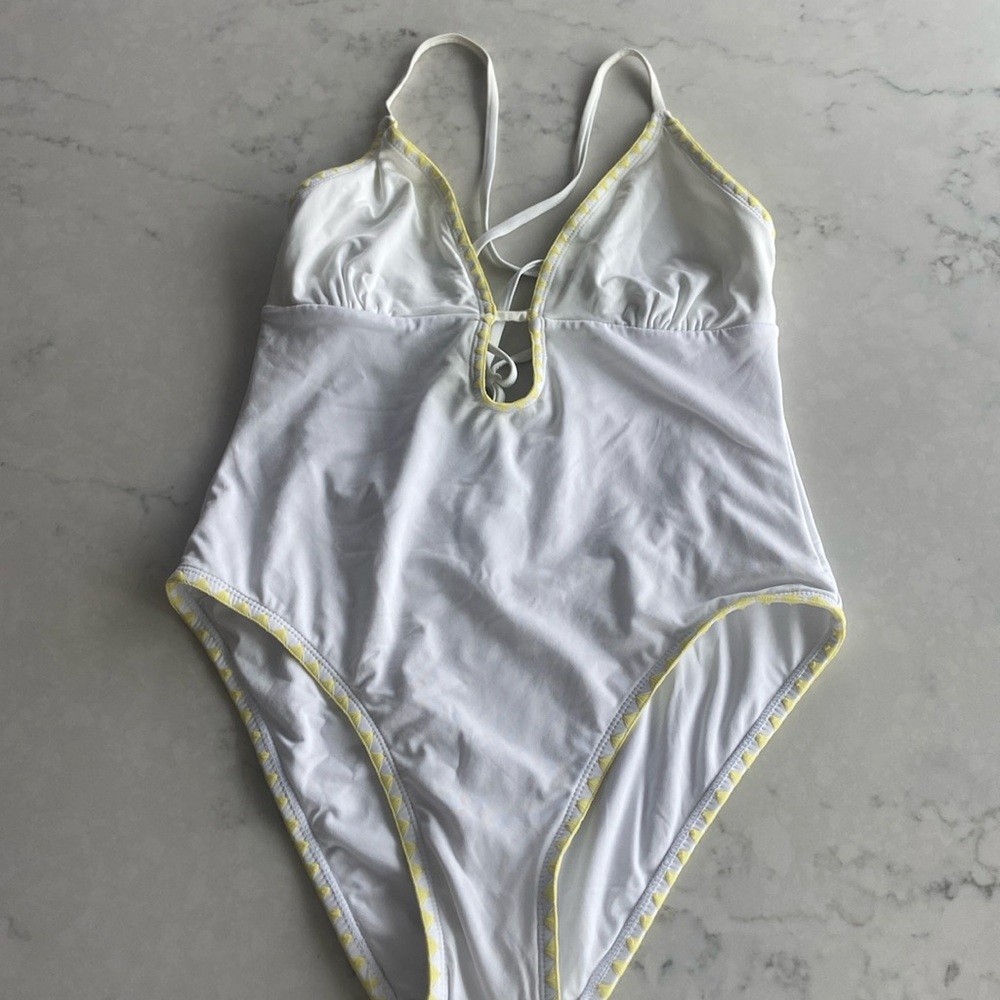 Lucky Brand white swimsuit with yellow details. Size Large